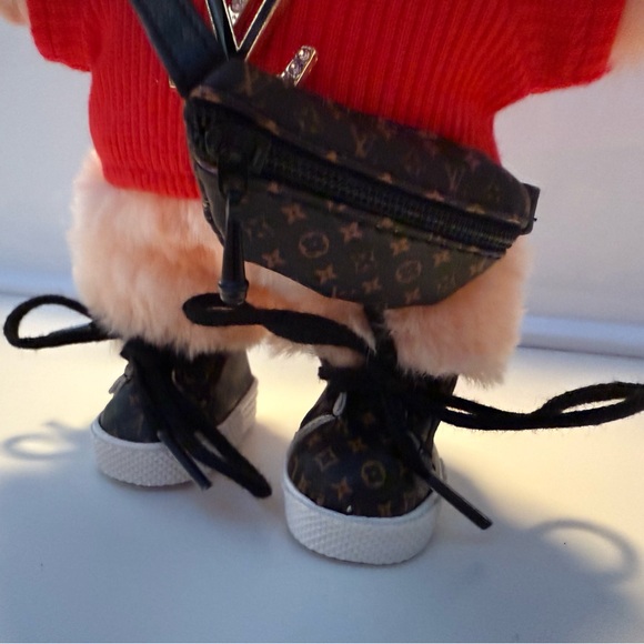 Labubu outfit with sneakers and pouch (no doll) - Picture 2 of 6